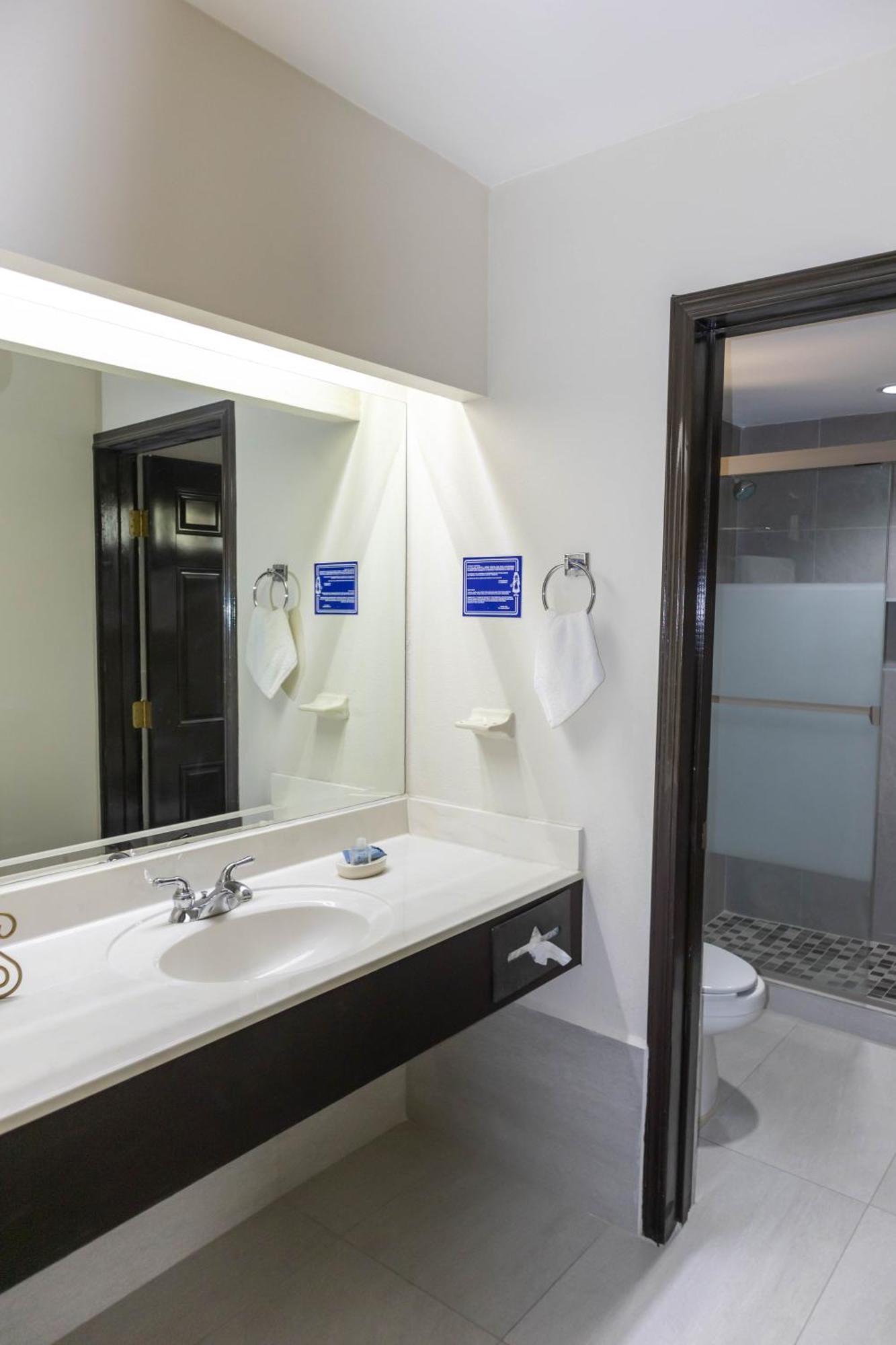 Best Western Hotel Plaza Matamoros Eksteriør billede