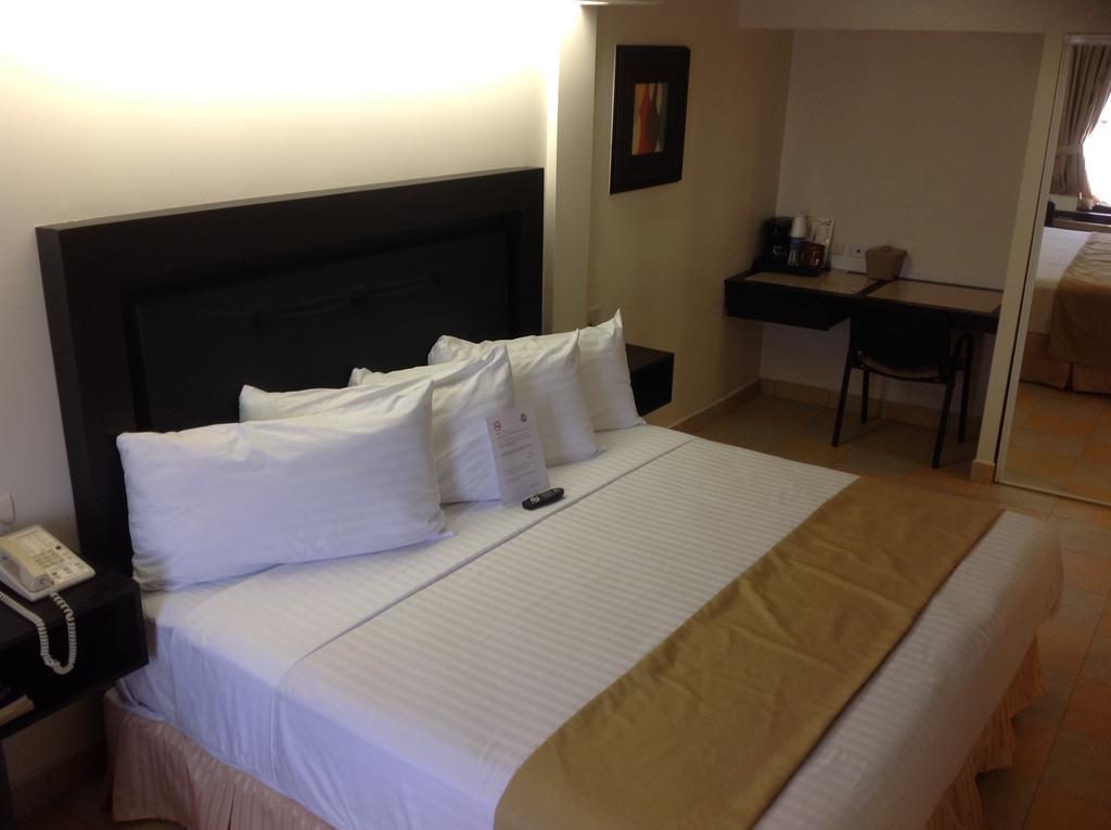 Best Western Hotel Plaza Matamoros Eksteriør billede